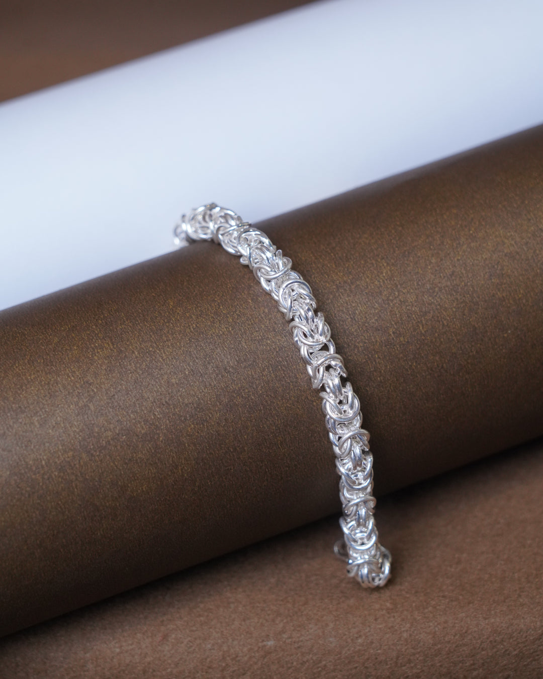 Classic Silver Tone Interwoven Chain Bracelet (8 Inch)