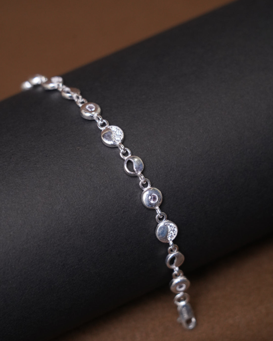Minimalist Crystal Link Bracelet (7 Inch)