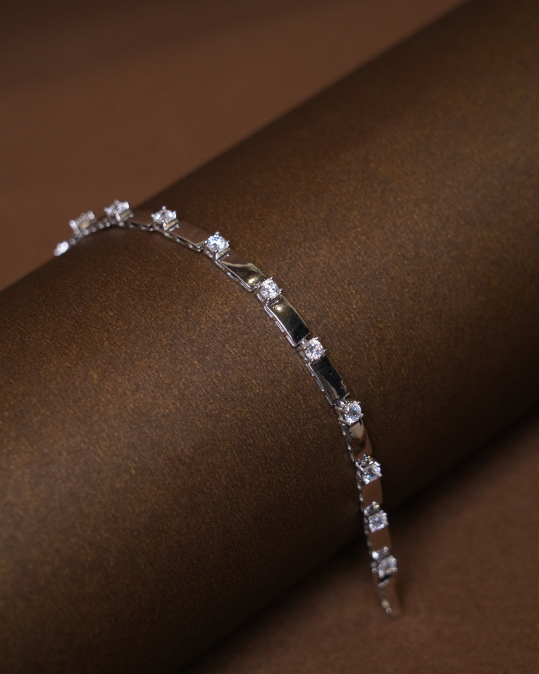 Elegant Minimal Crystal Link Bracelet (7 Inch)