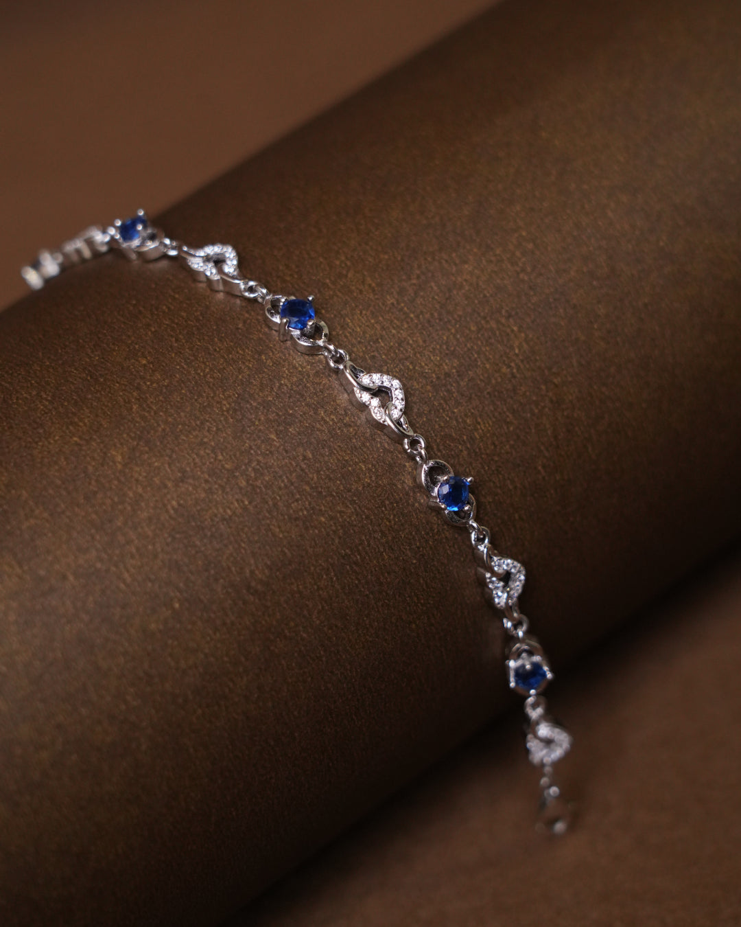 Elegant Blue Stone & Crystal Heart Link Bracelet (7 Inch)