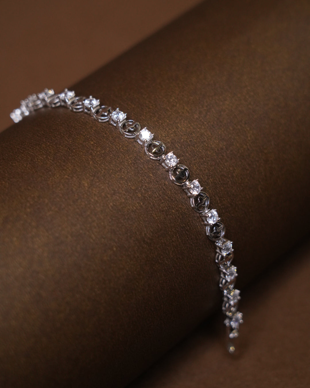 Minimalist Geometric Crystal Link Bracelet (7 Inch)