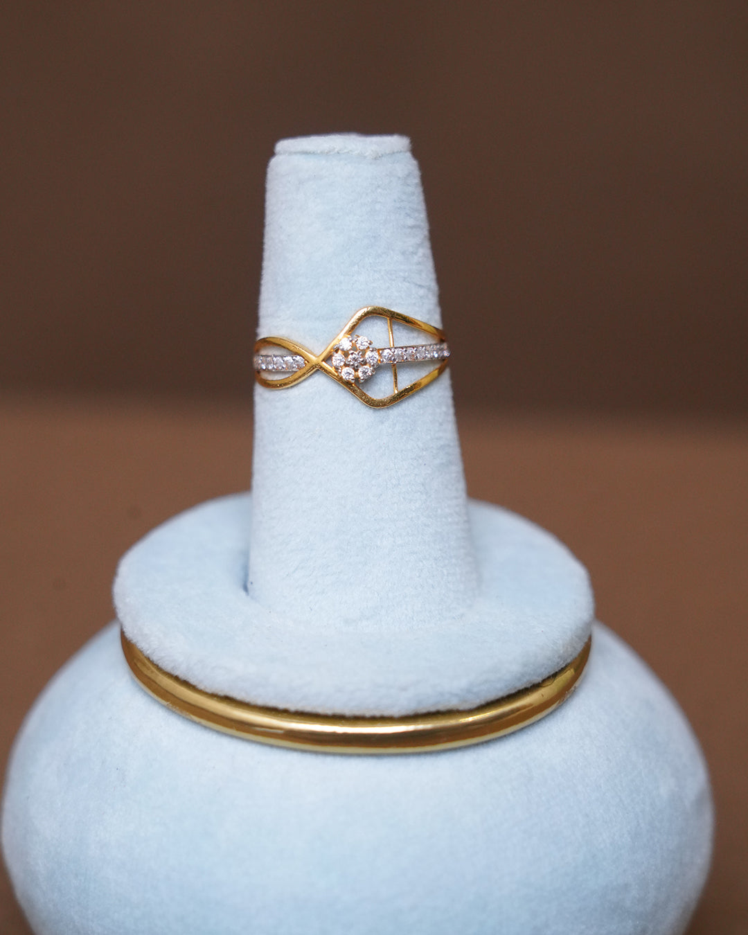 Elegant Infinity Gold Ring with Diamond Cluster