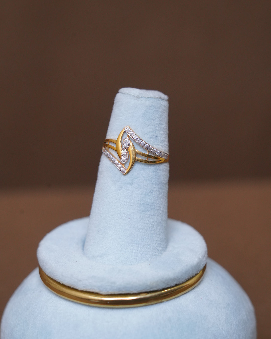 Elegant Gold Ring with Diamond Accents
