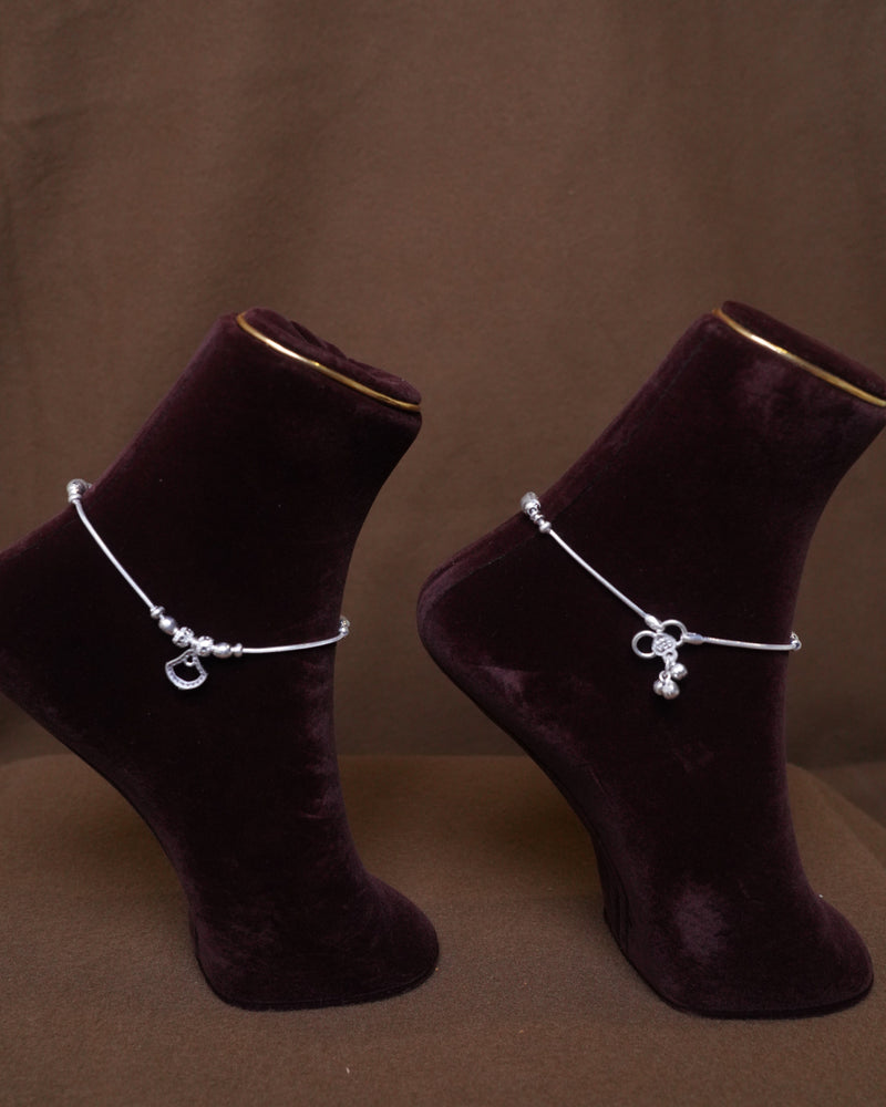 Elegant Silver Charm Anklet Set – Minimalist Adjustable Foot Jewelry